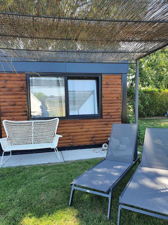 Houten Huisje Tussen Paarden Nieuwerkerken ภายนอก รูปภาพ
