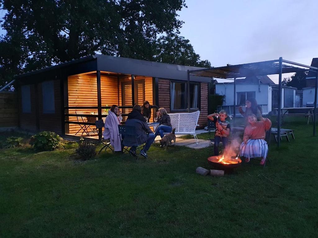 Houten Huisje Tussen Paarden Nieuwerkerken ภายนอก รูปภาพ