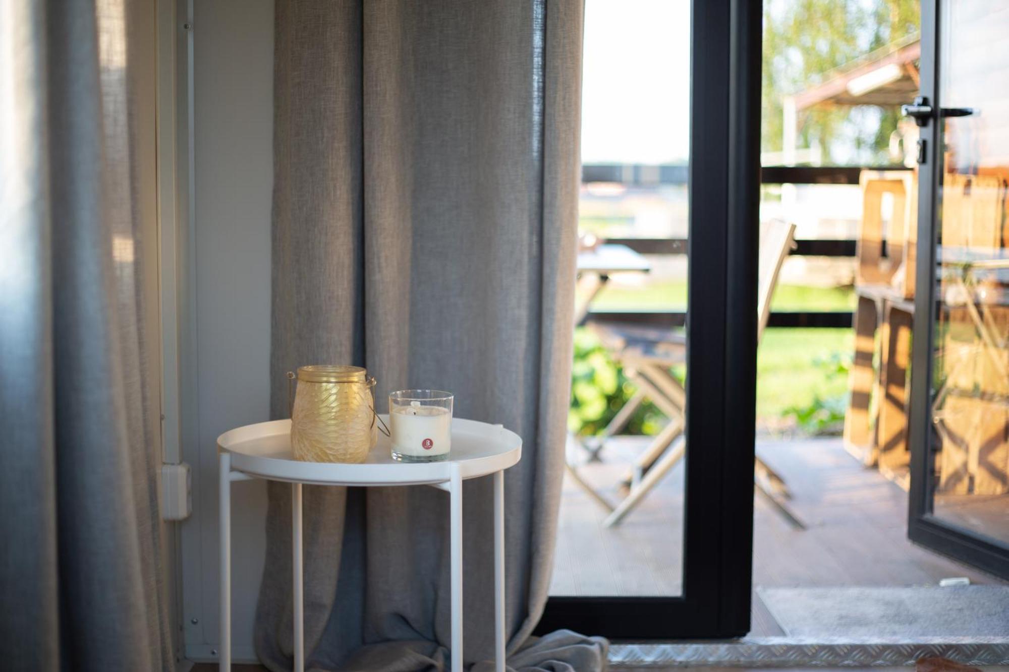 Houten Huisje Tussen Paarden Nieuwerkerken ภายนอก รูปภาพ